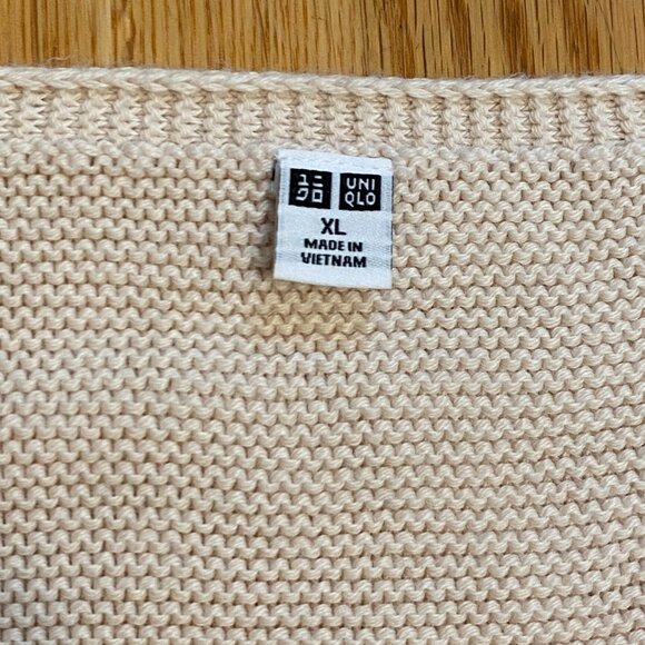Pink Uniqlo 3D Knit Cotton Relaxed Sweater | V-Neck - Picture 6 of 6